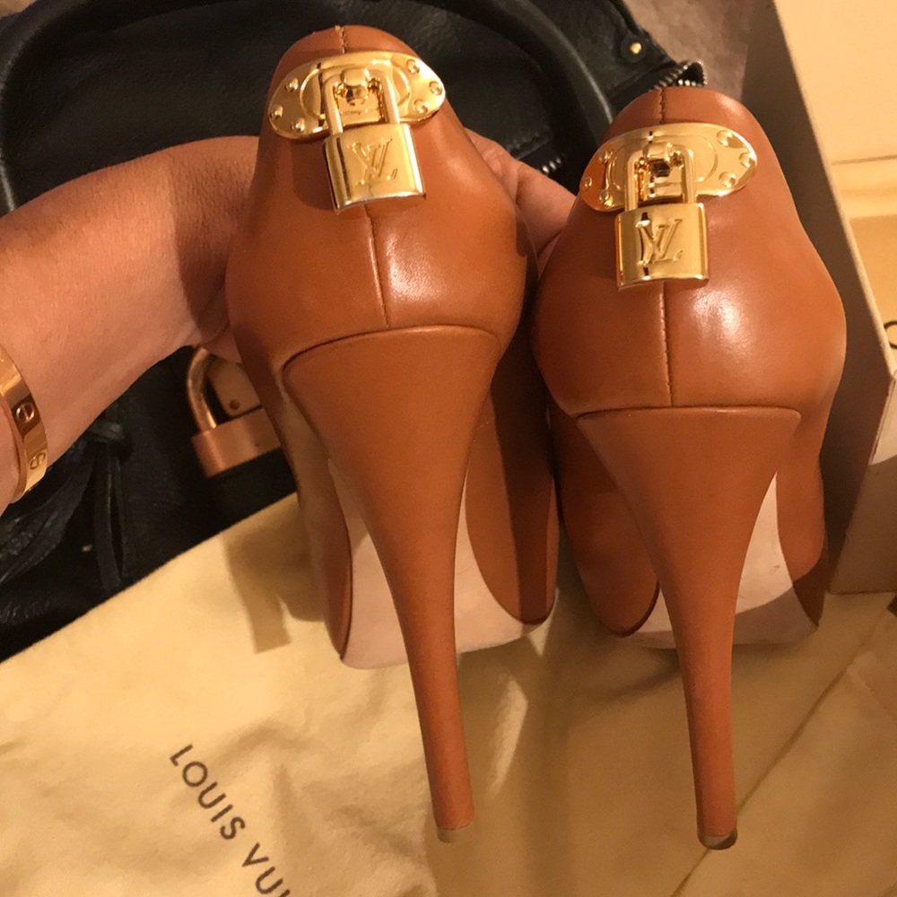 Amazing Louis Vuitton padlock high heels like NEW - Picture 3 of 7